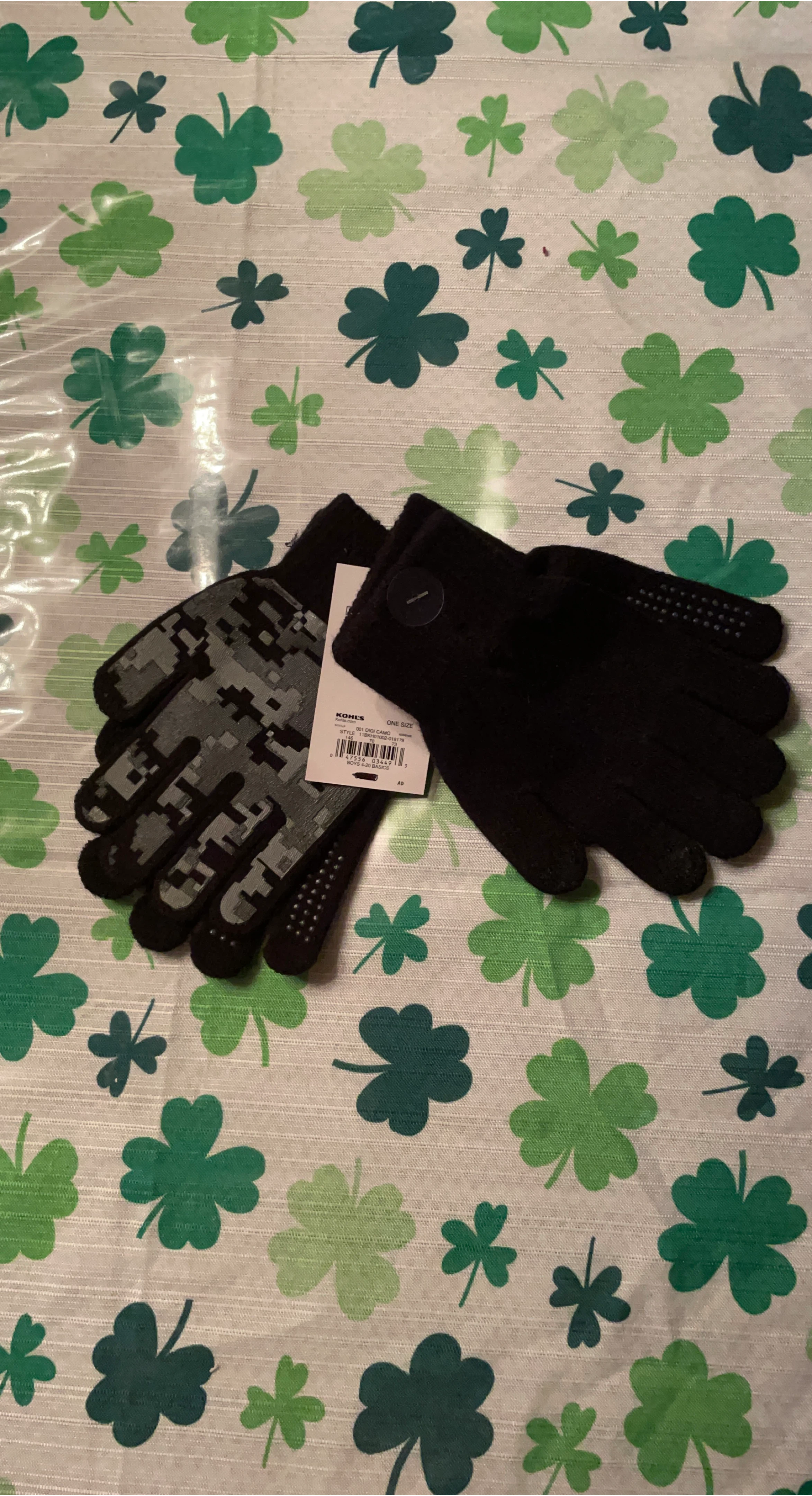 Kohl's Boys Digital Camo Gloves 🥕