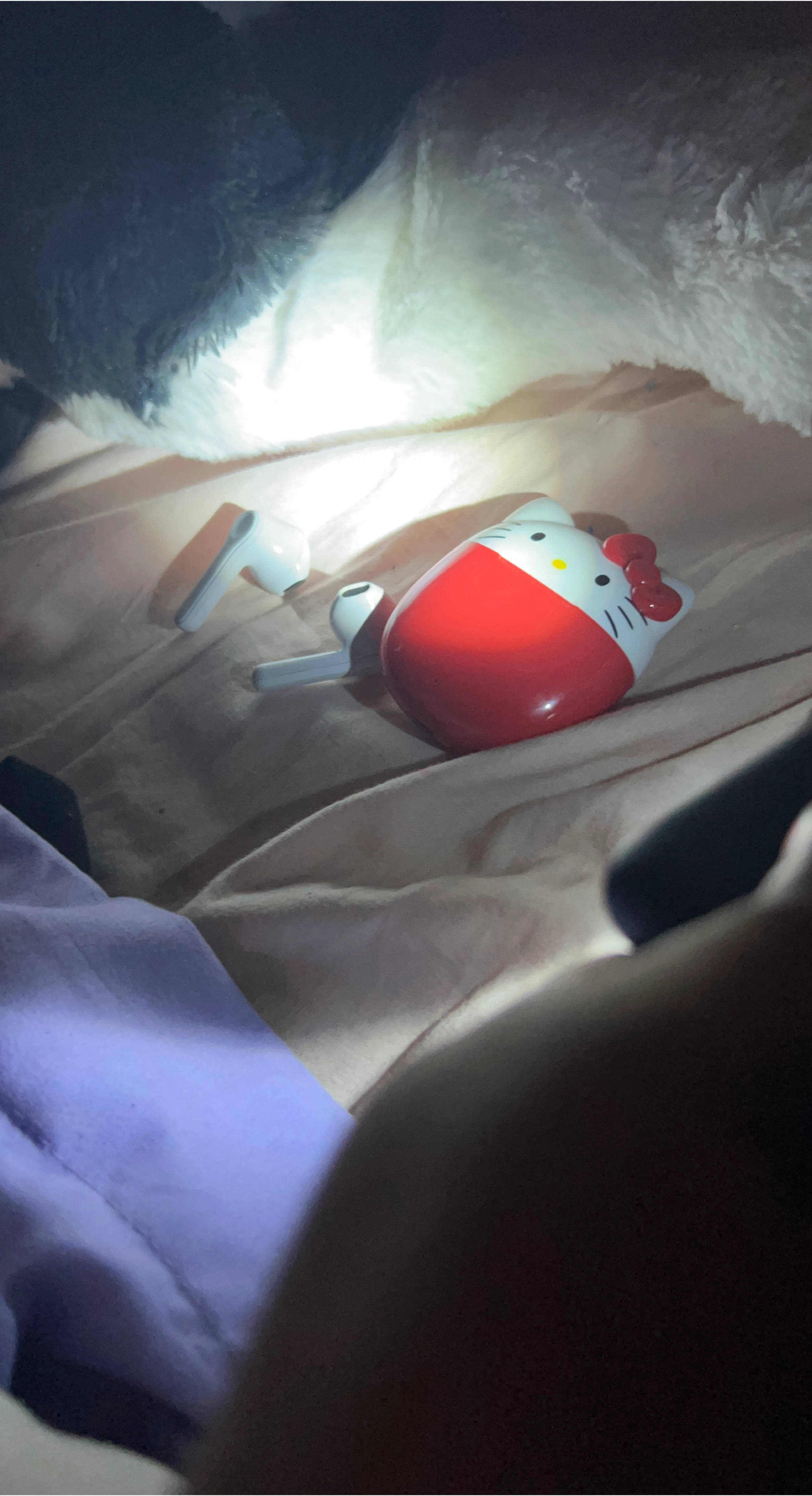 Hello Kitty White Earbuds with Red Case