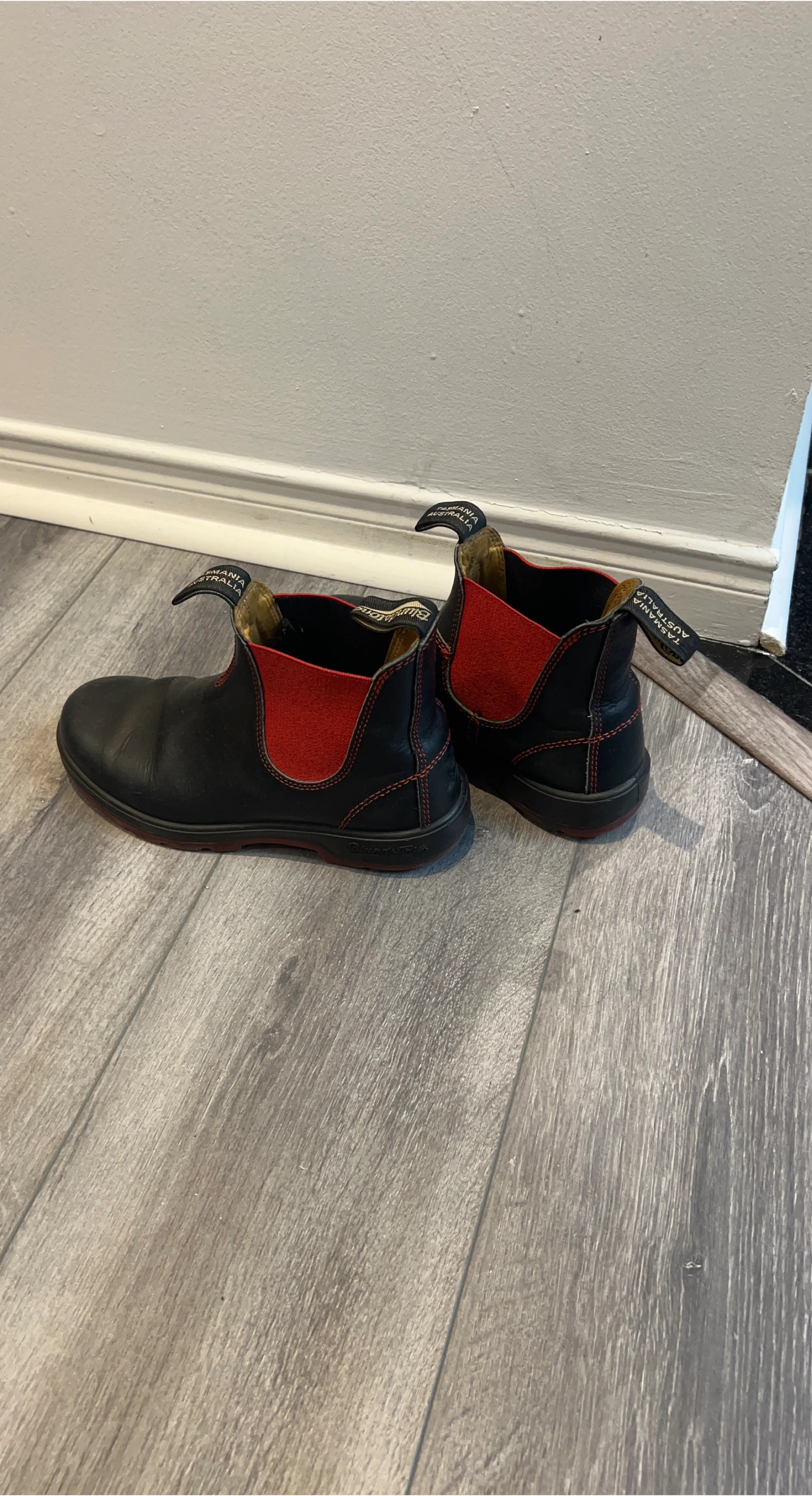 Blundstone Black Leather Chelsea Boots with Red Elastic Side