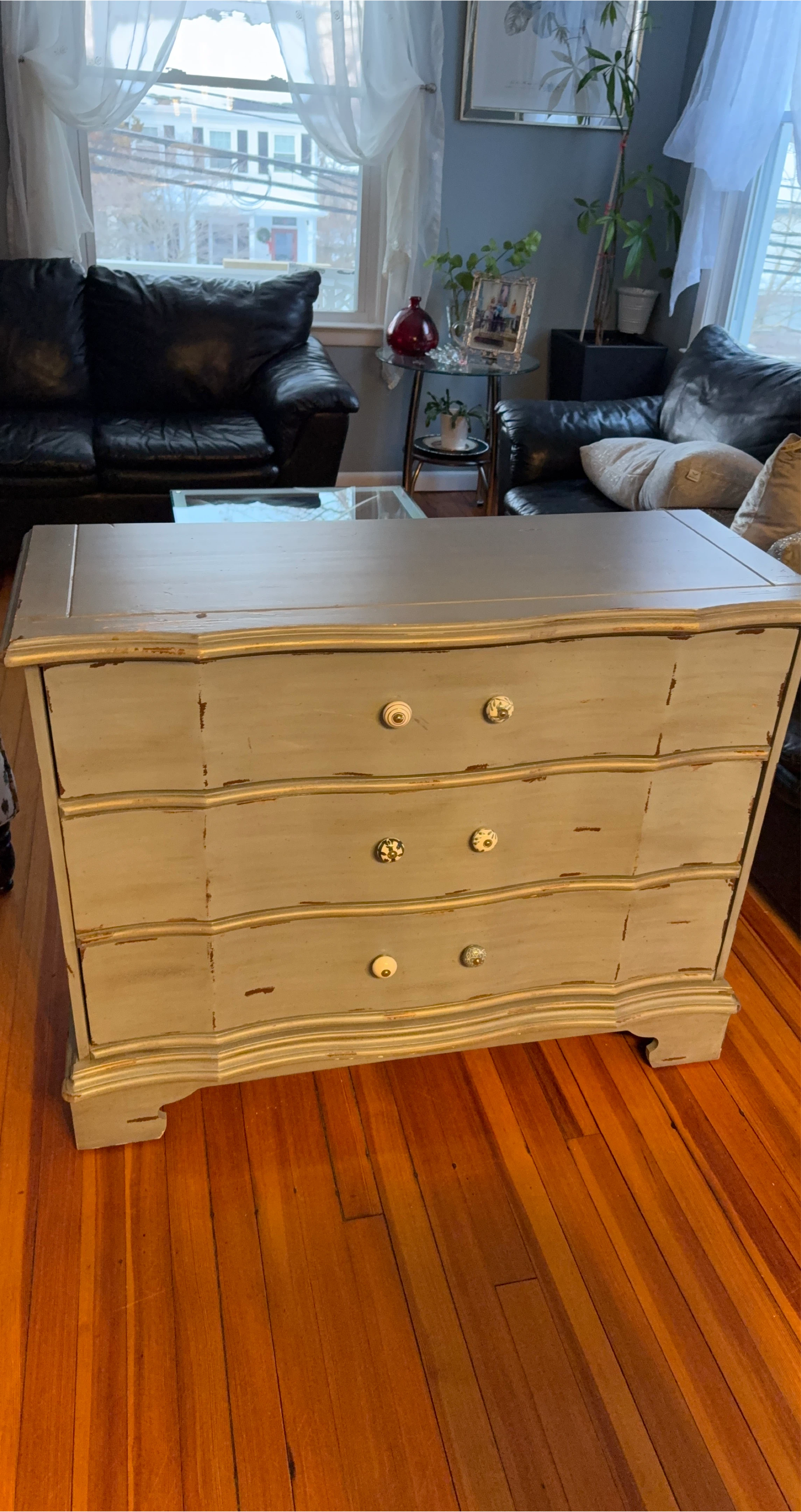 Distressed 3-Drawer Chest