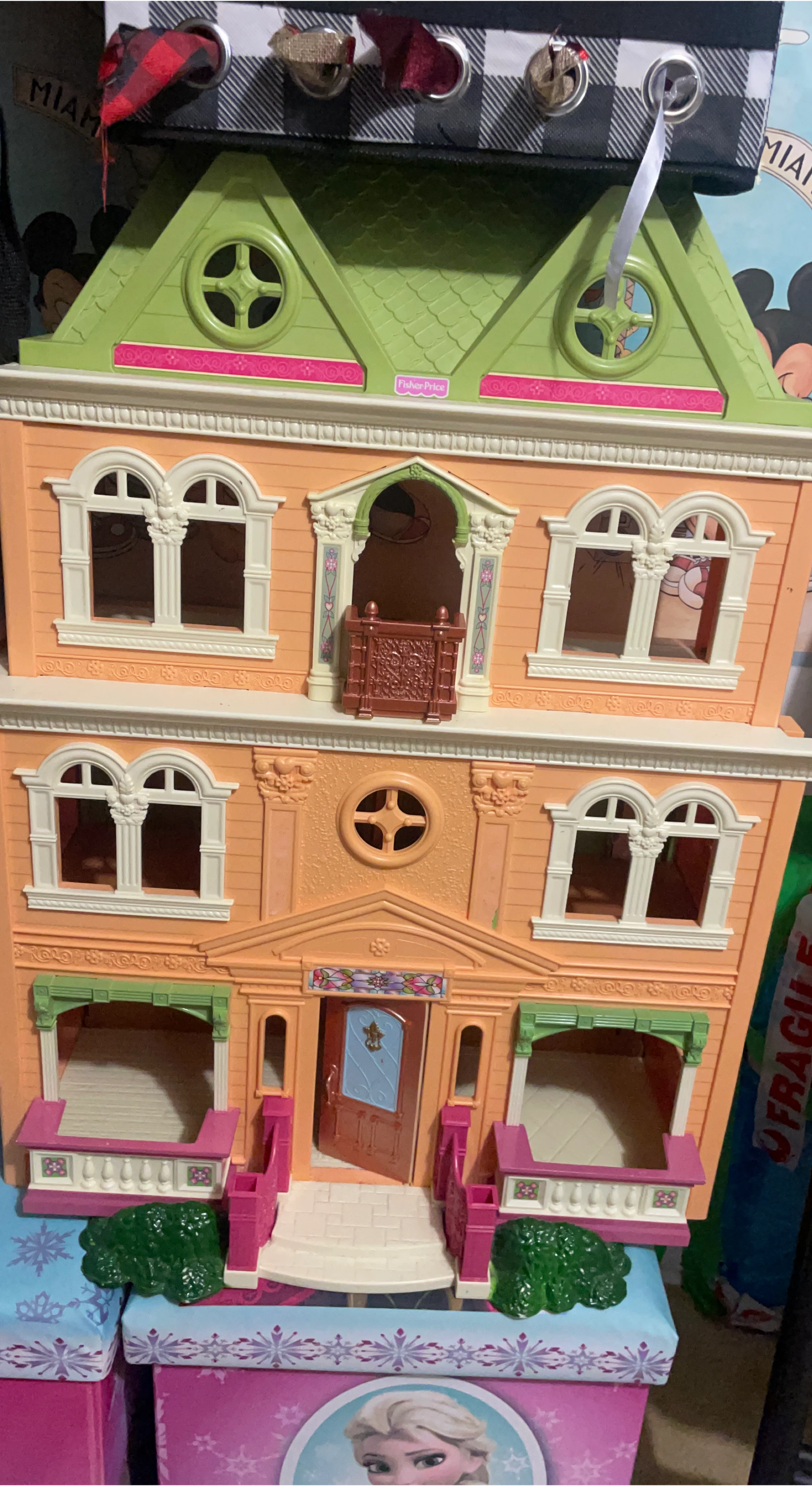 Previously owned ~ Fisher-Price Dollhouse