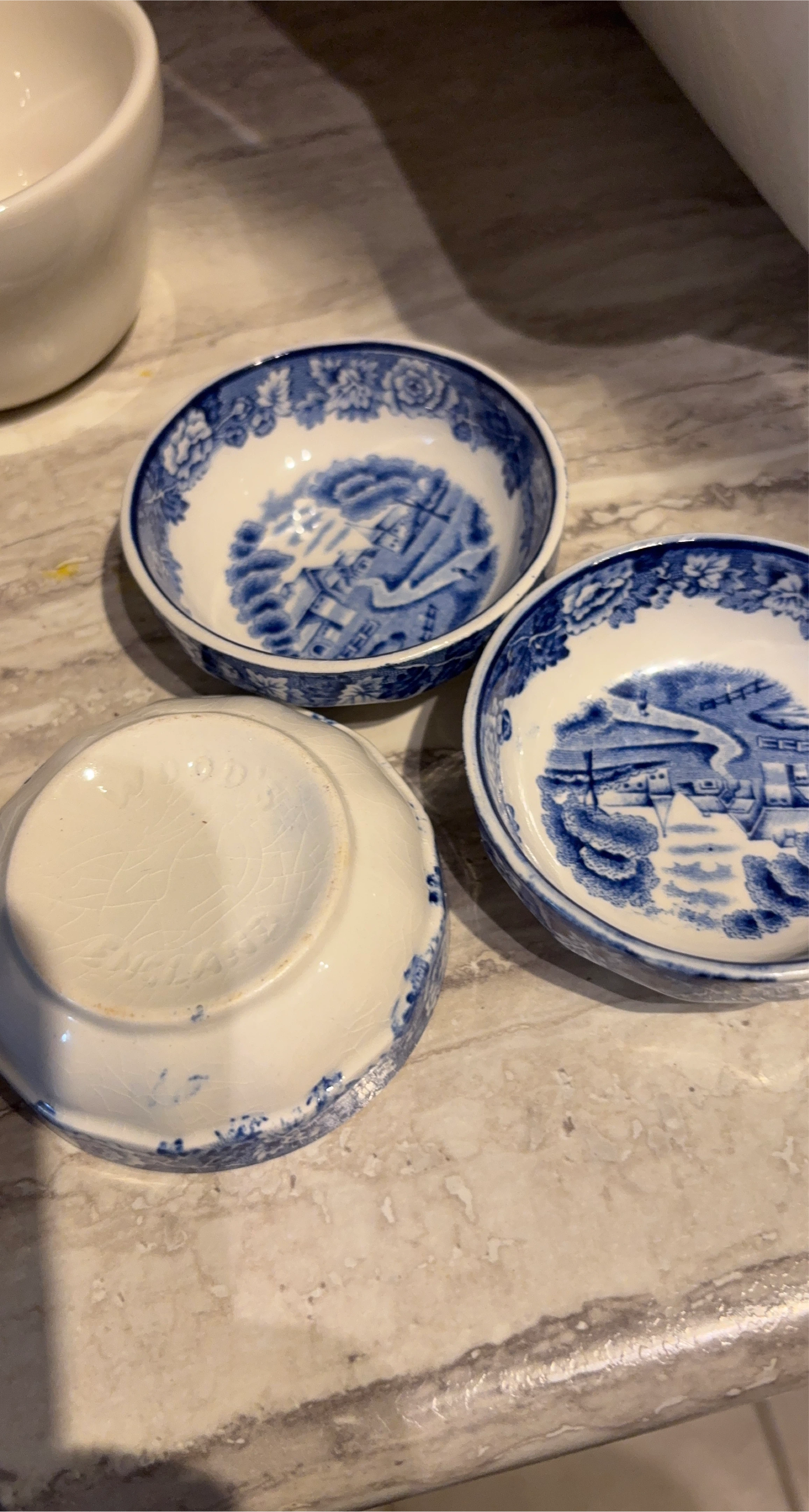 Set of 3 Blue Willow Style Small Bowls