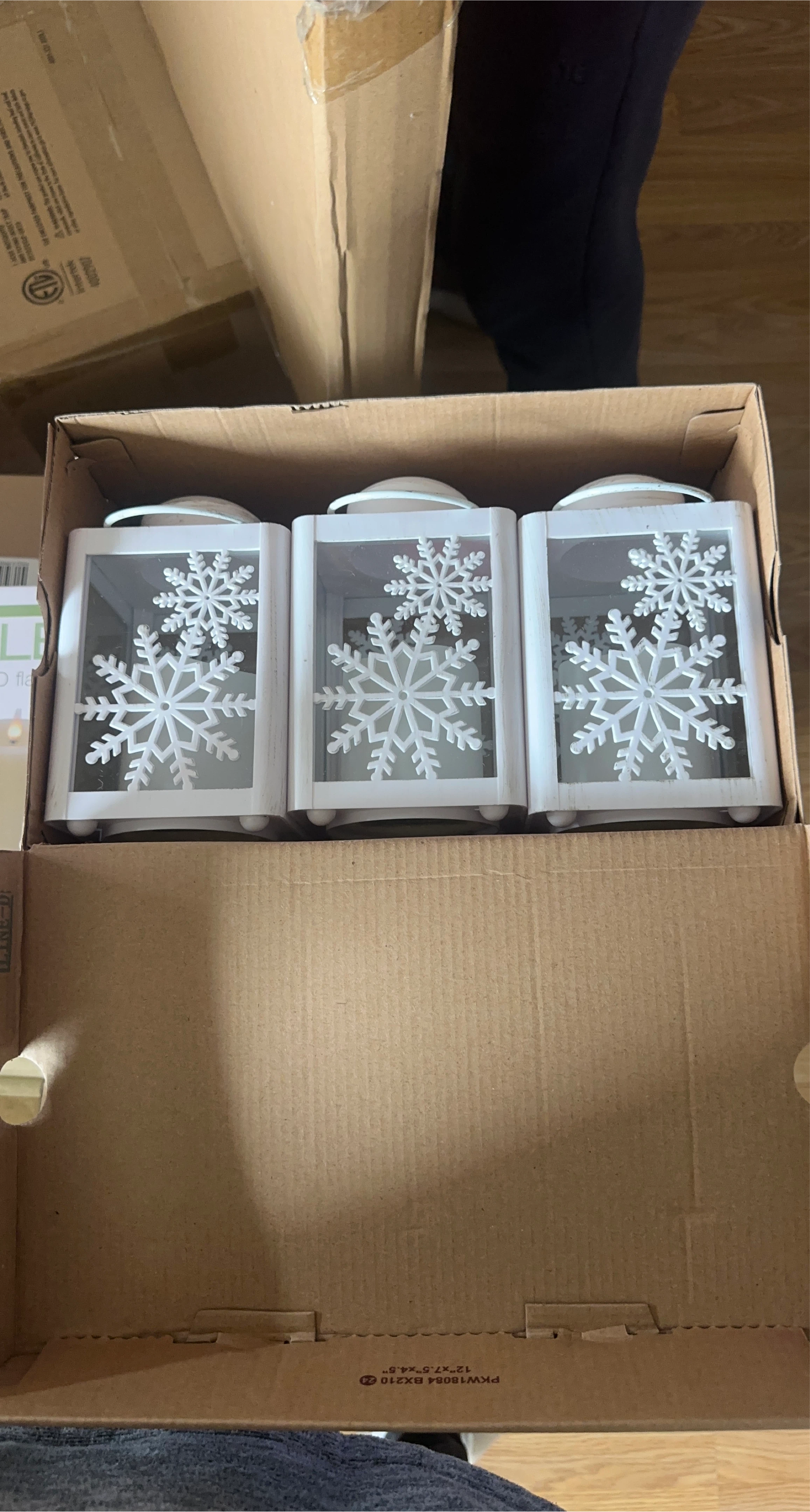 Set of 3 White Snowflake Lanterns