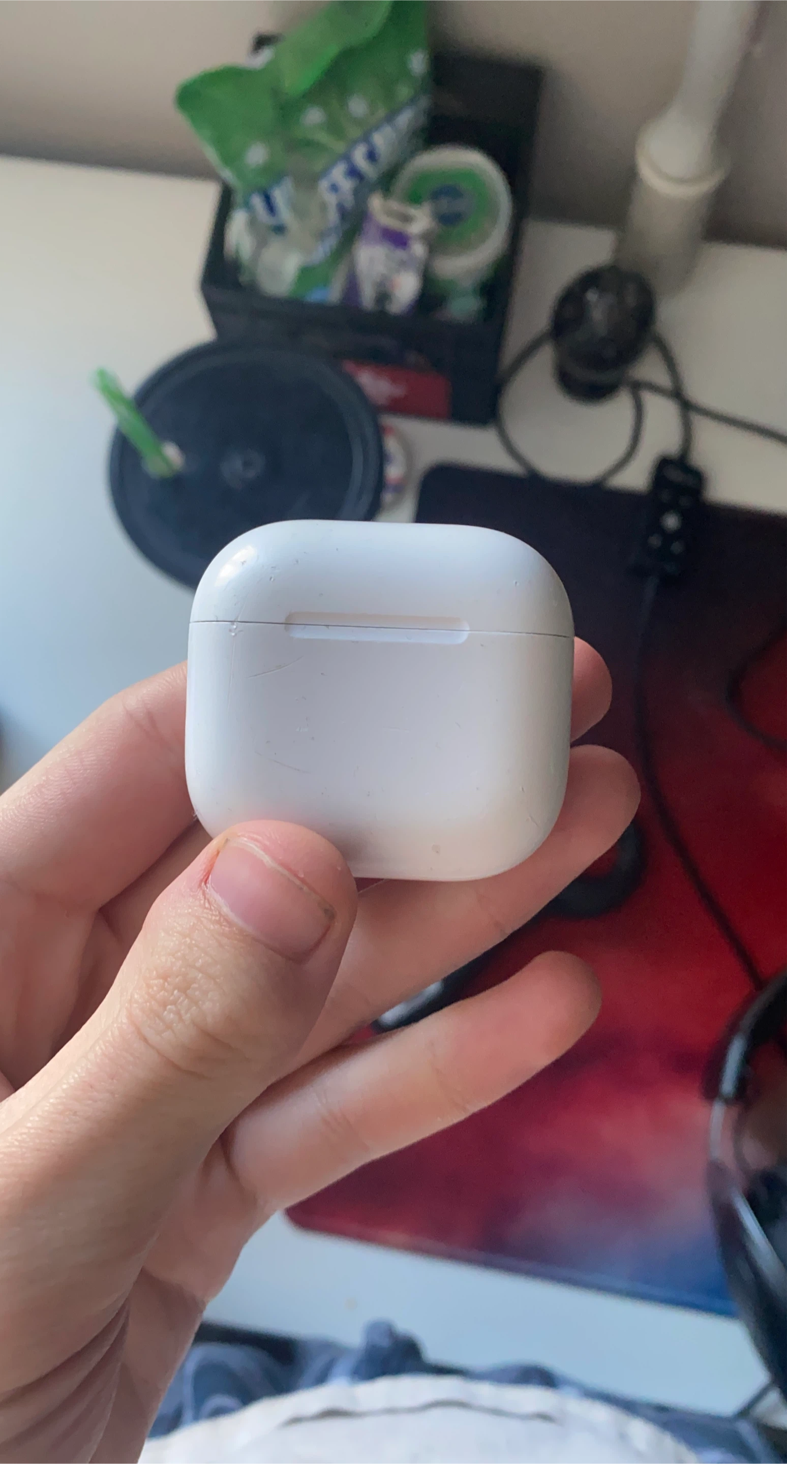 Apple AirPods Pro Charging Case