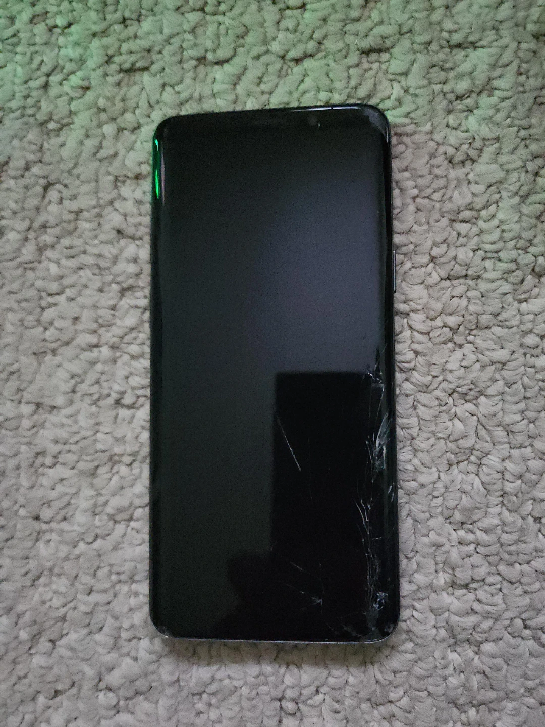Samsung Galaxy S9 Smartphone - Cracked Screen