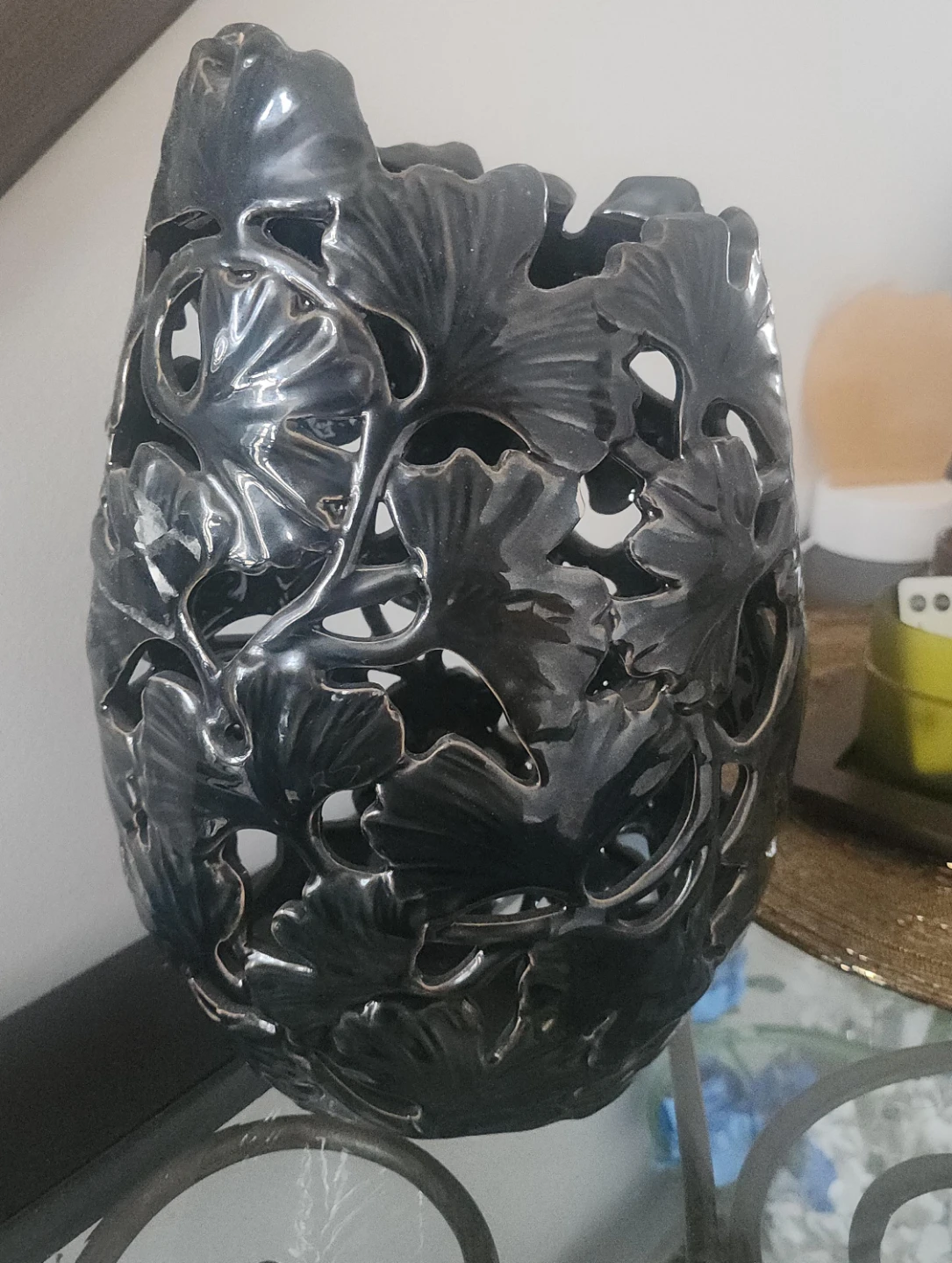 Decorative Black Leaf Pattern Vase