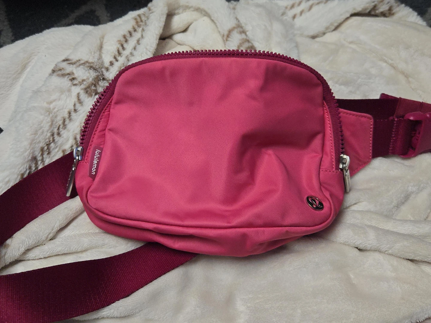 Lululemon Everywhere Belt Bag - Pink