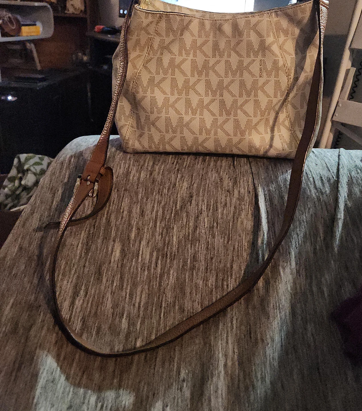 Michael Kors MK Signature Shoulder Bag