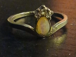 Ring with teardrop stone