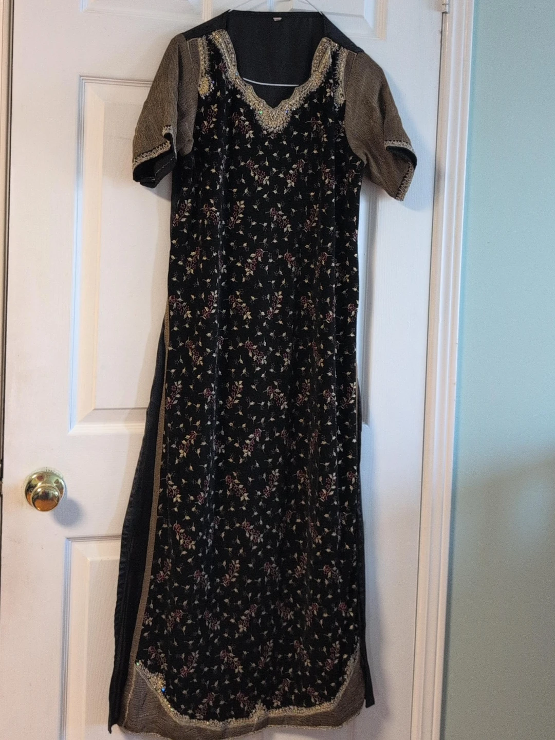Black Floral Embroidered Kurti