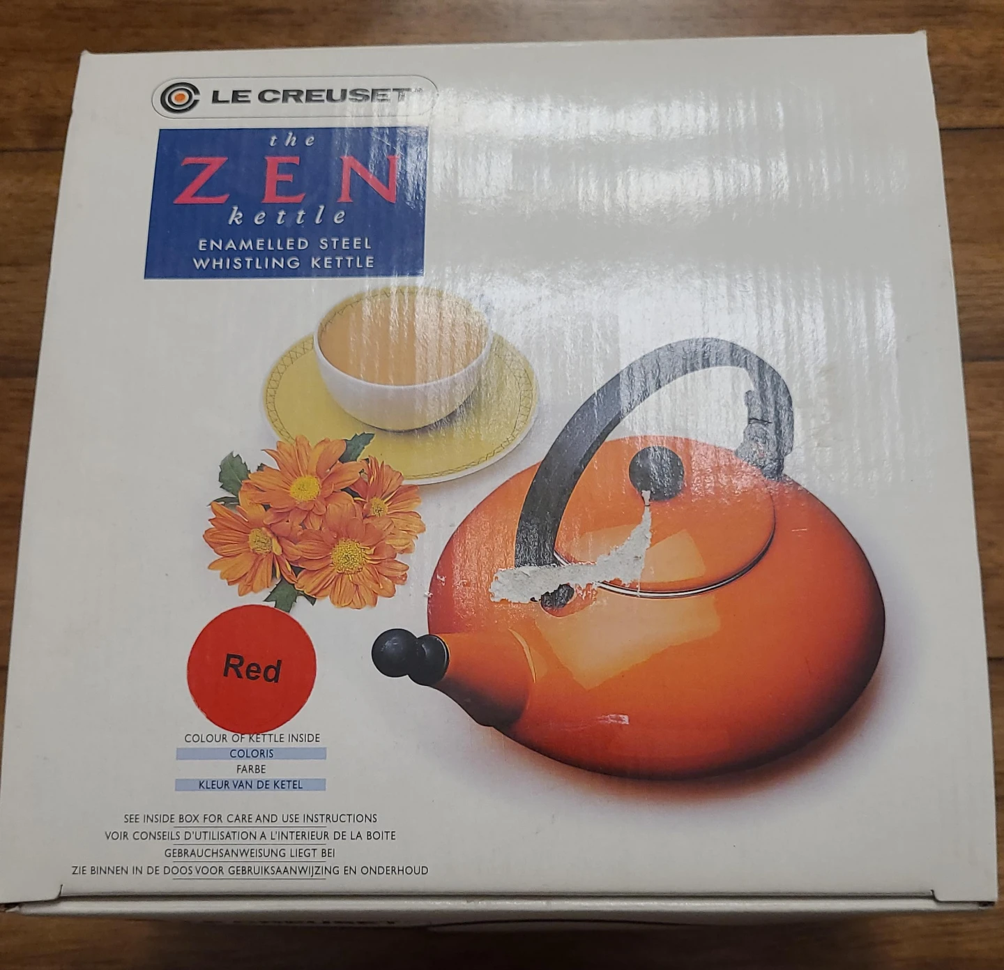 Le Creuset Zen Enamelled Steel Whistling Kettle - Red 1.5L