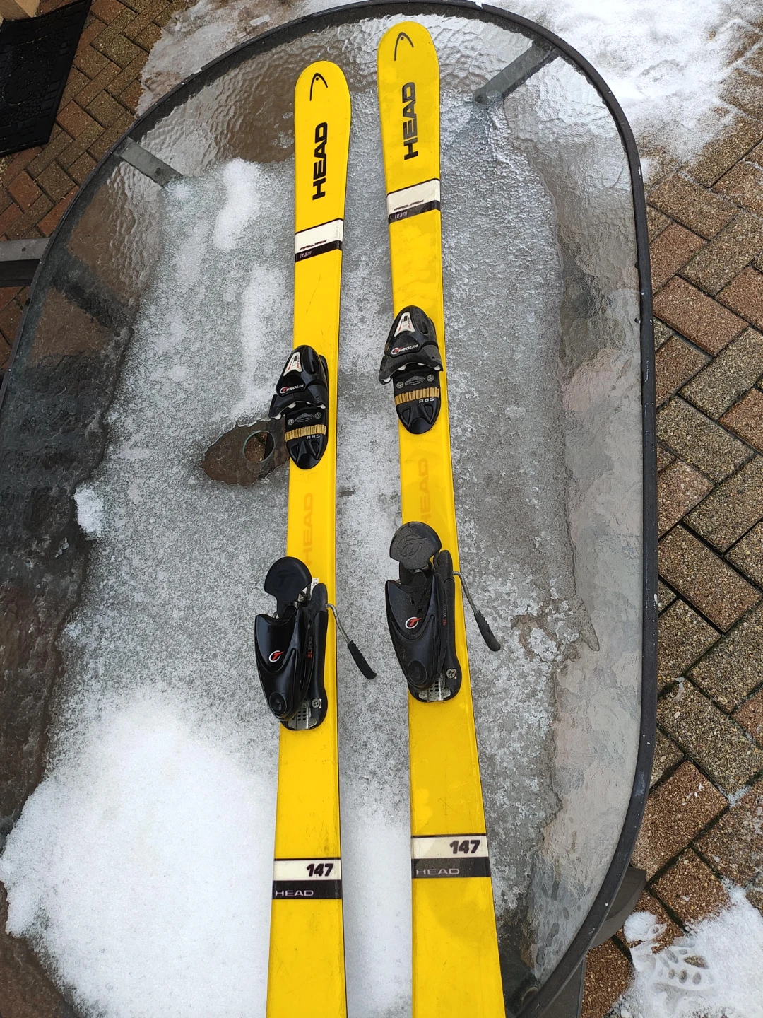 HEAD 147cm Skis with Bindings