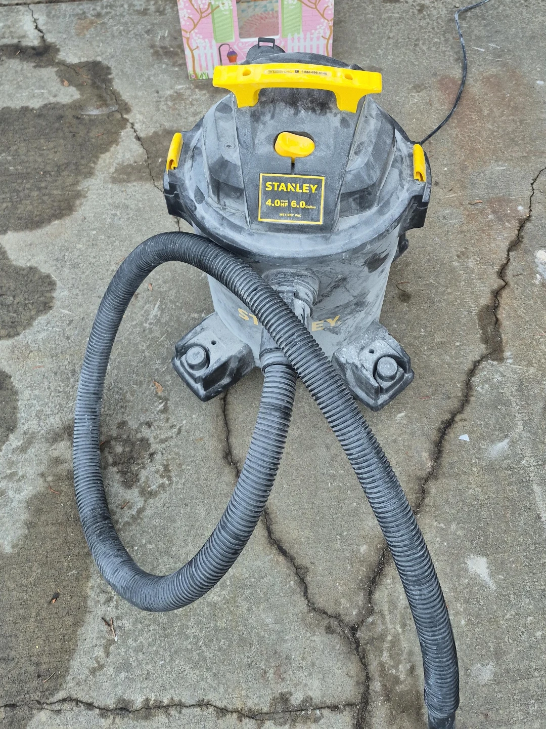 STANLEY 4.0 Gallon 6.0 Peak HP Wet/Dry Vac