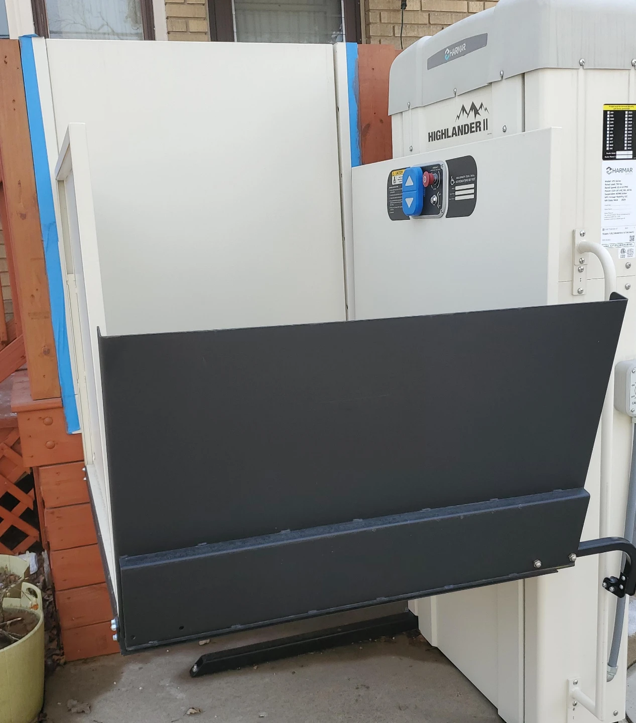 Harmar Highlander II Vertical Platform Lift