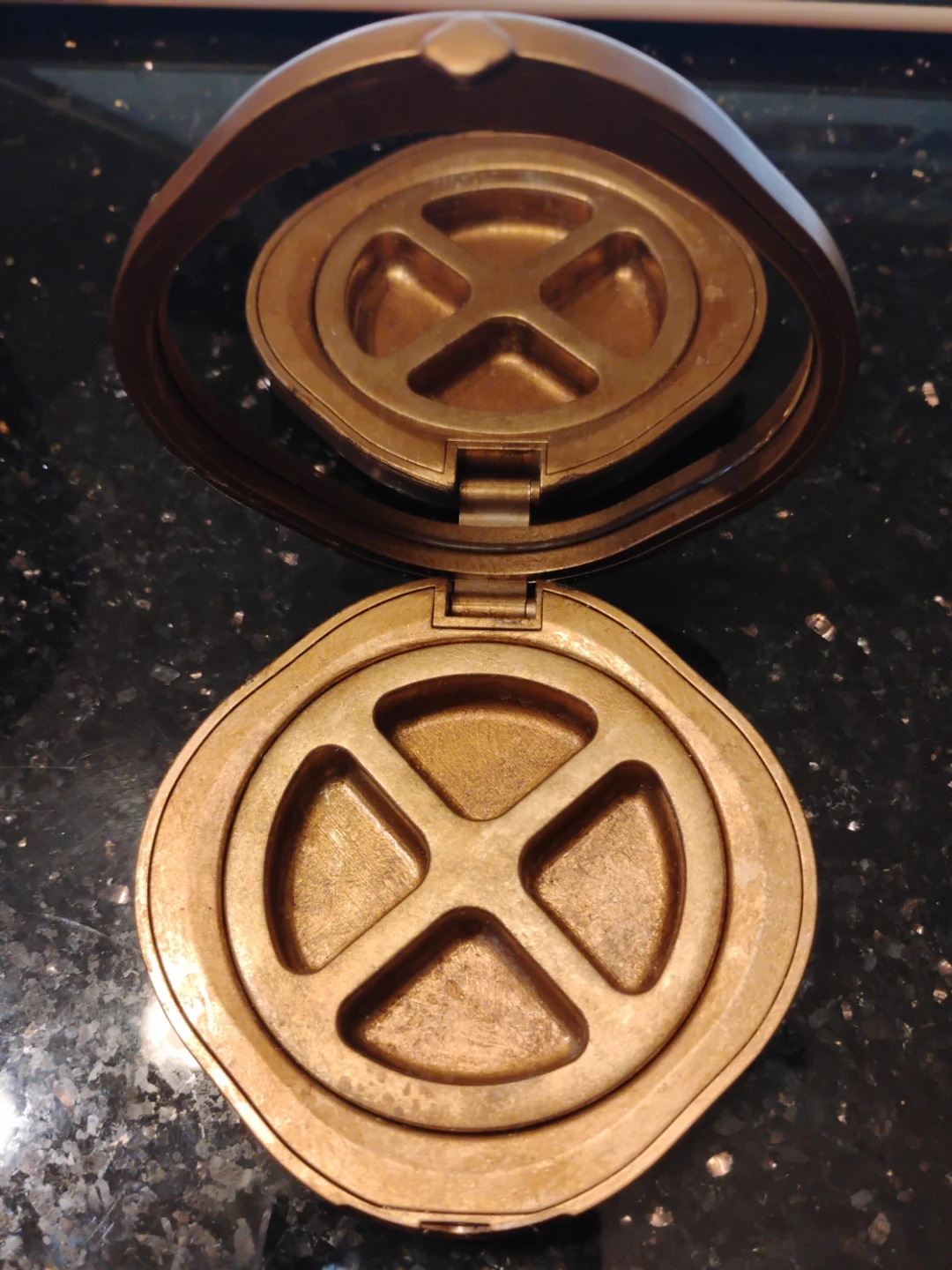 Movie Set Prop - Painted Plastic Compact Mirror - photo 2
