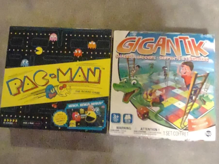 Pac-Man and Gigantik Board Games