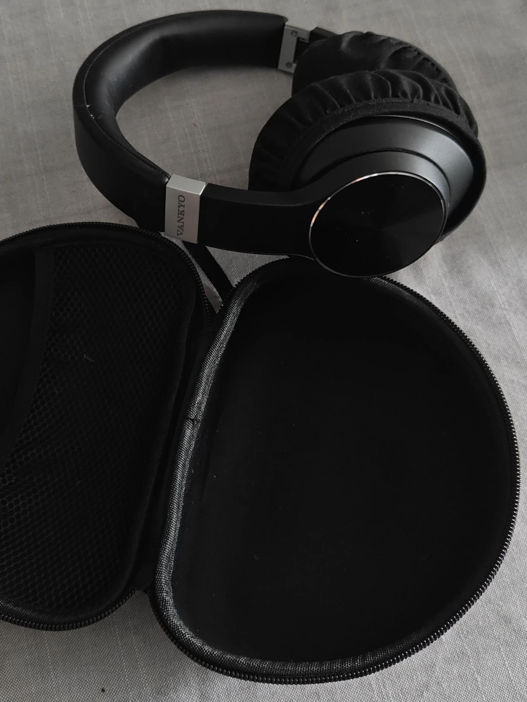 VANKYO ANC Headphones with Carrying Case