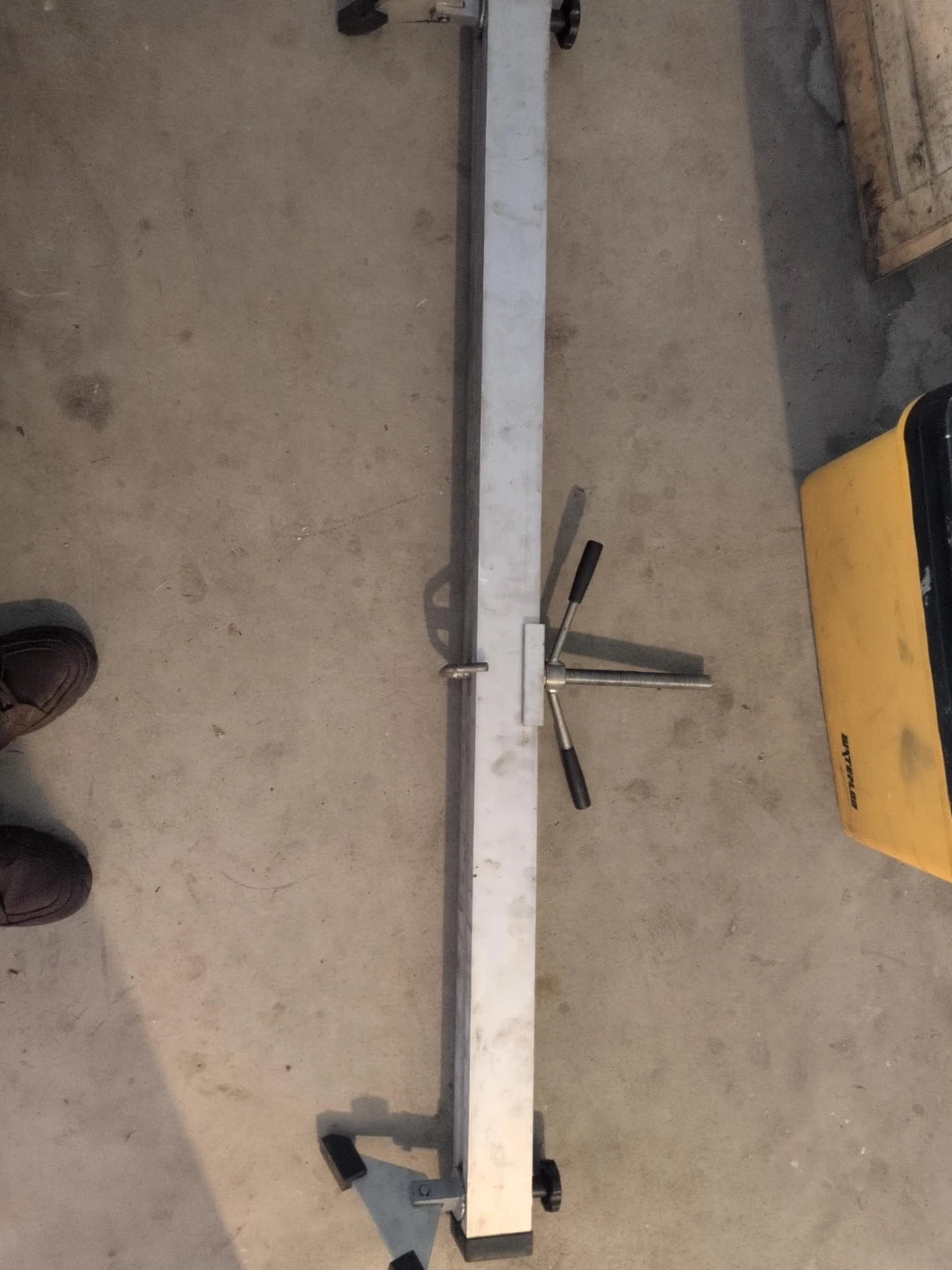 Adjustable aluminium engine clamp