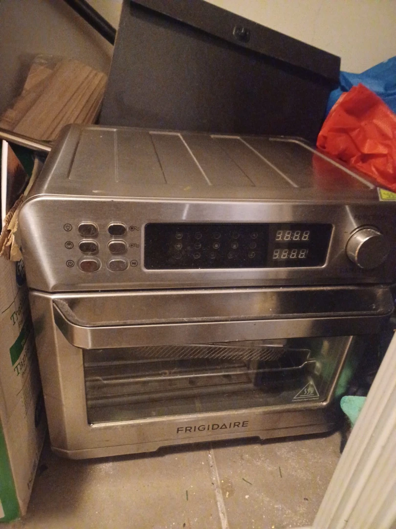 Frigidaire Air Fryer Toaster Oven