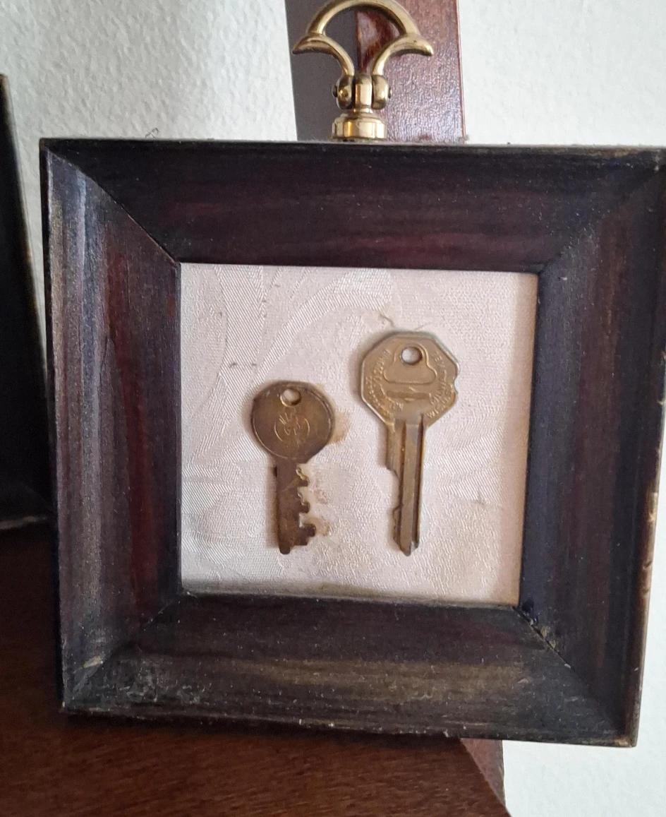 Framed Antique Keys Wall Decor