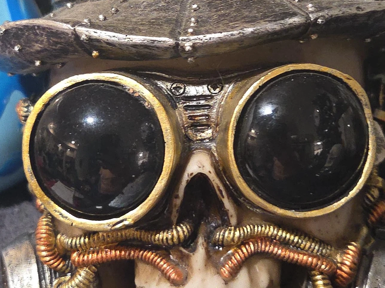 Steampunk Skull Figurine with Goggles