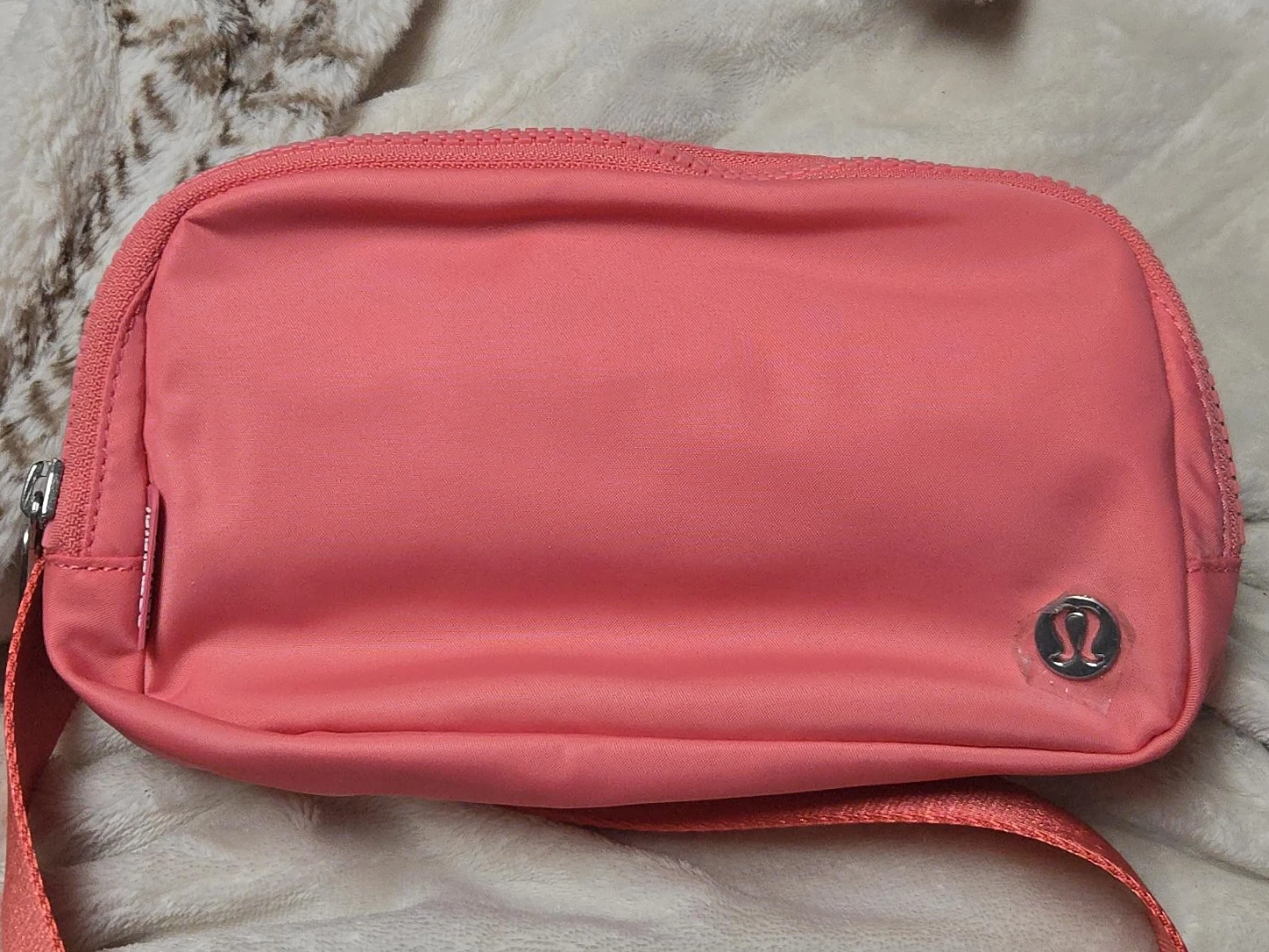 Lululemon Everywhere Belt Bag - Sakura Pink