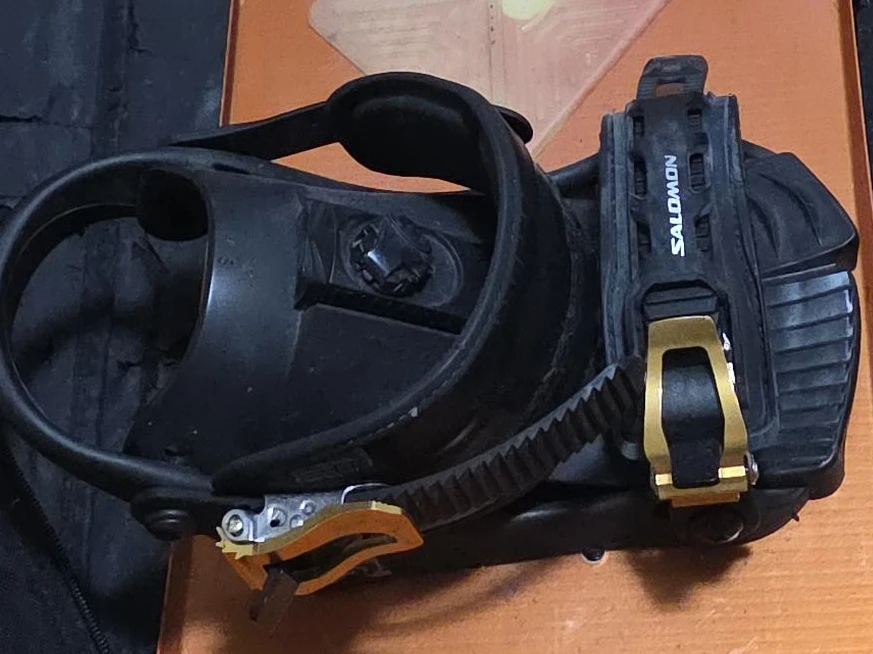 Salomon Snowboard with Bindings and Bag