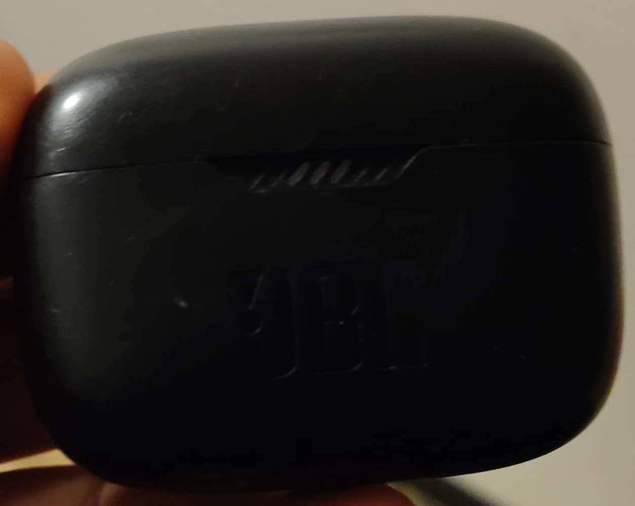 JBL Black Wireless Earbud Charging Case