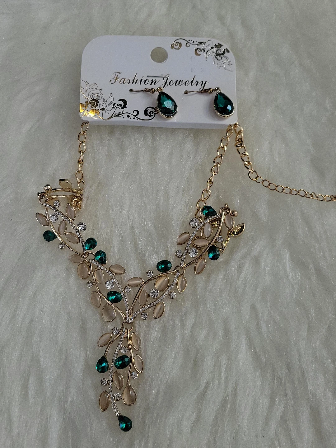 Fashion Jewelry Necklace and Earrings Set