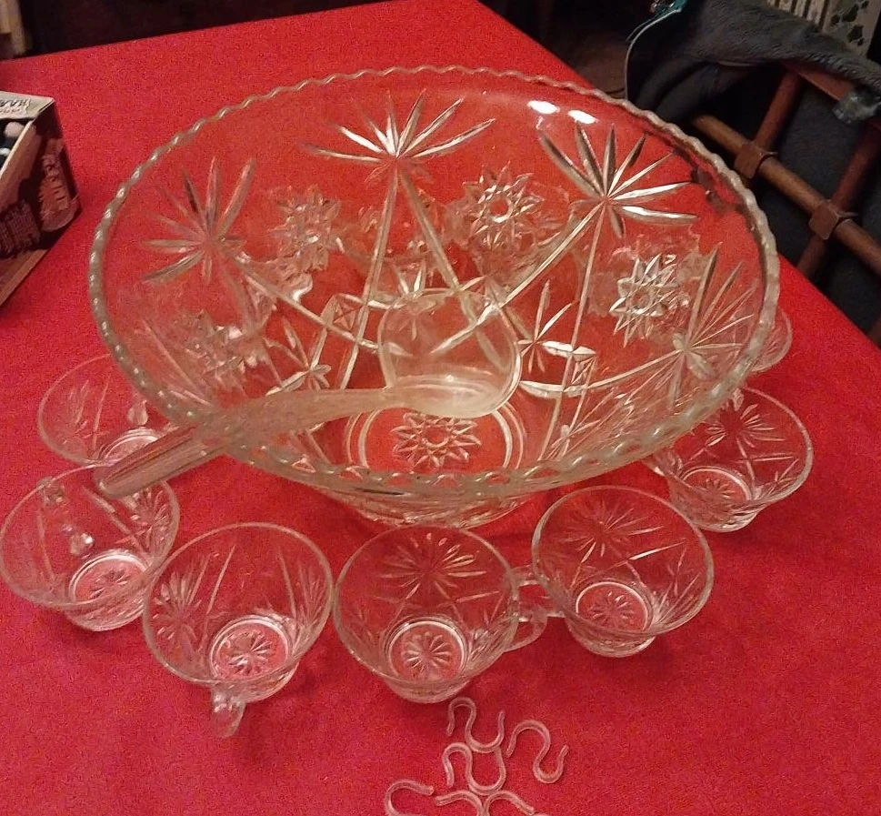 🥕Glass Punch Bowl Set with Ladle and Cups🥕