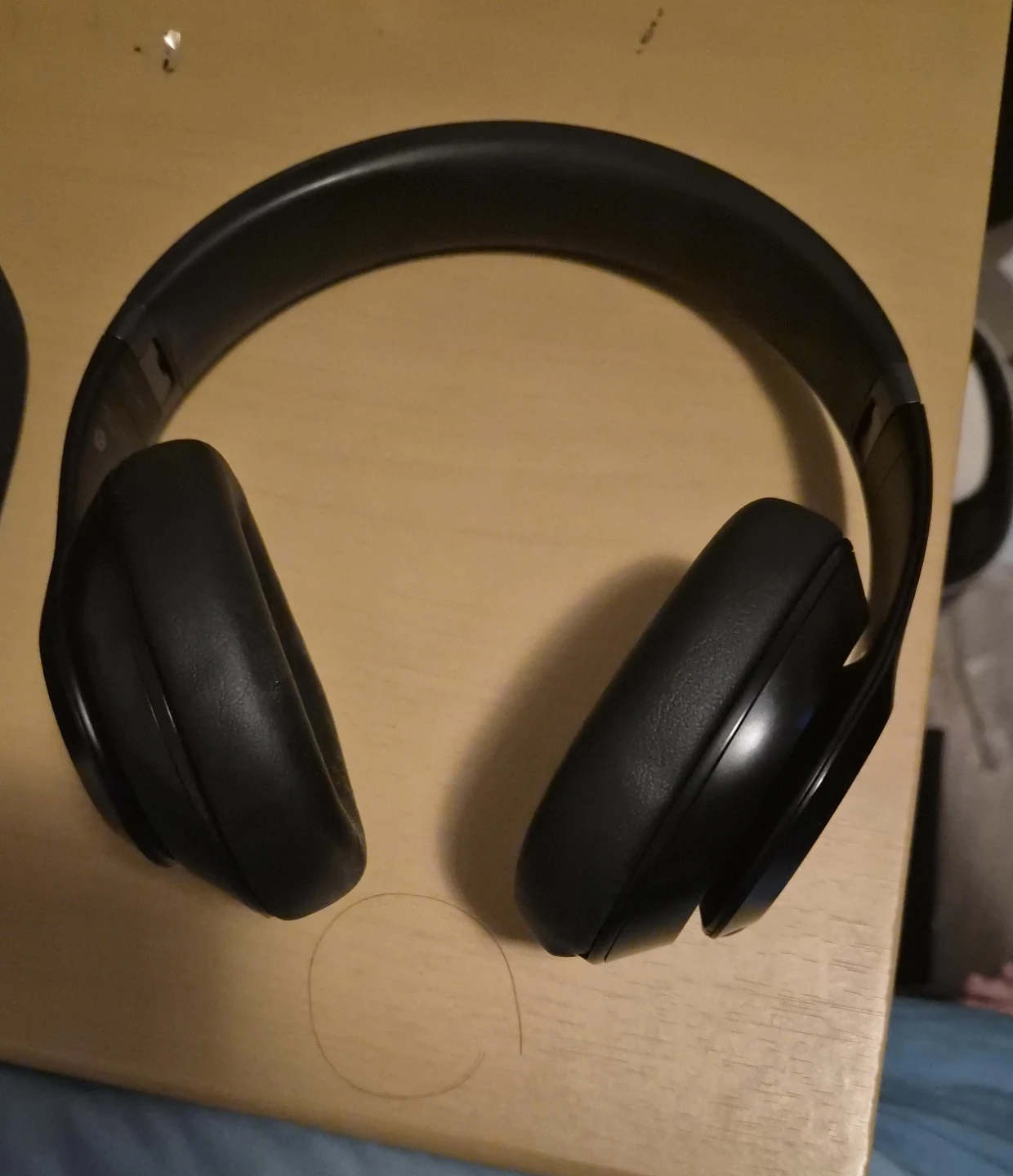 Beats by Dre Solo 2 Headphones with Case
