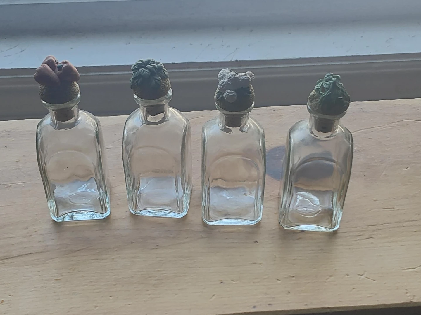 Set of 4 glass spice bottles Cork Stoppers