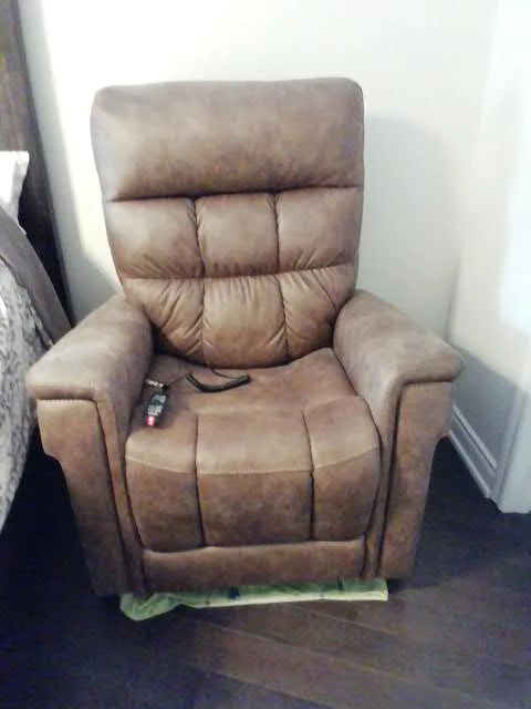 VivaLift! Power Recliner with Assisted Stand up postion
