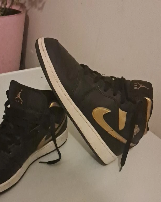 Air Jordan 1 Mid Sneakers Black & Gold
