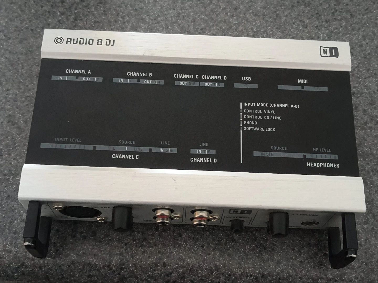Native Instruments Audio 8 DJ DJ Soundcard