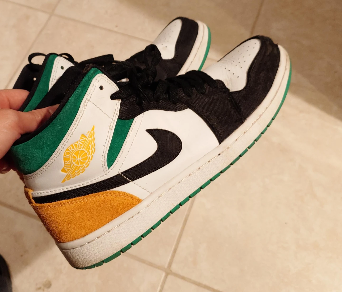 Air Jordan 1 Mid Sneakers