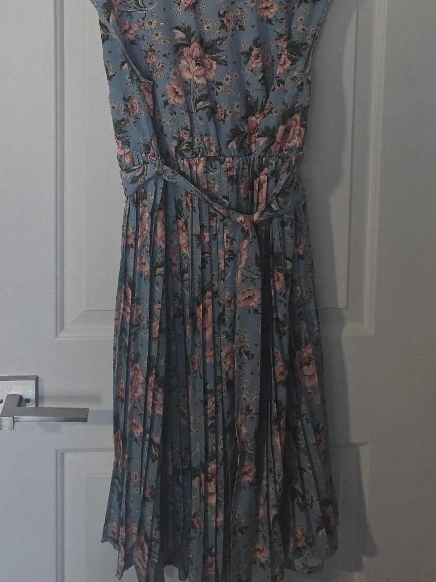Blue Floral Print Pleated Midi Dress