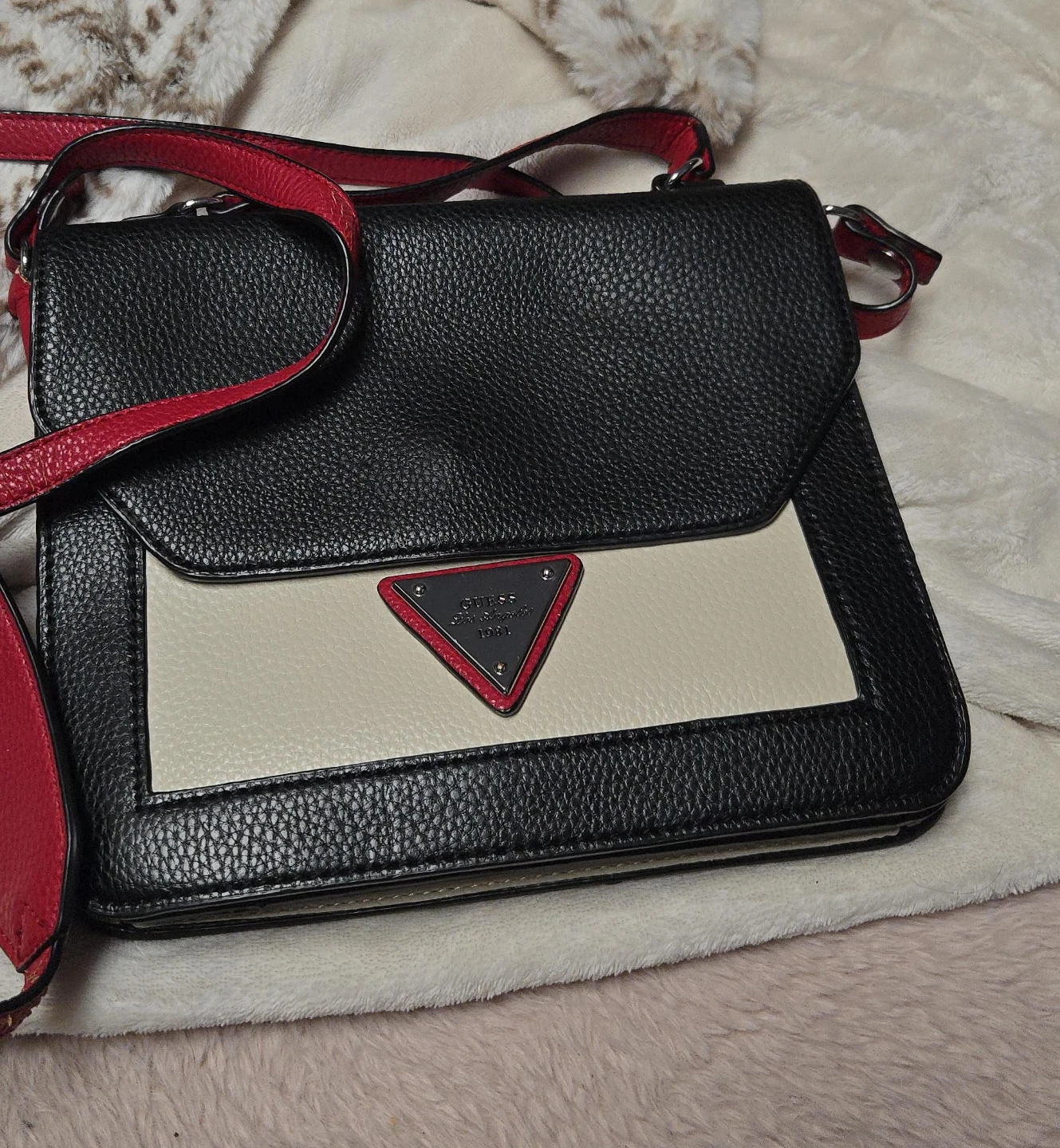 Guess Black & Cream Shoulder Bag