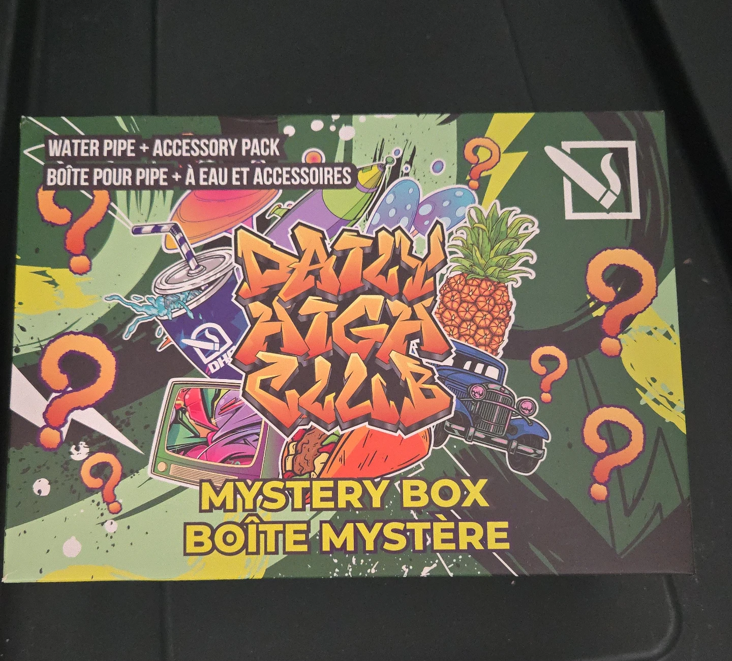 DHP High Mystery Box Water Pipe + Accessory Pack