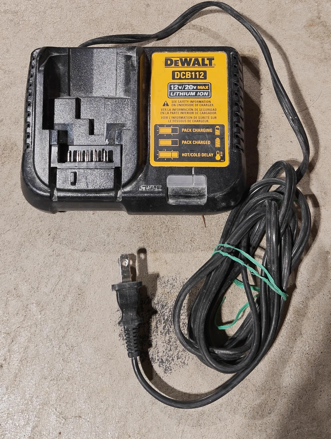 DeWalt DCB112 12V/20V MAX Lithium Ion Battery Charger