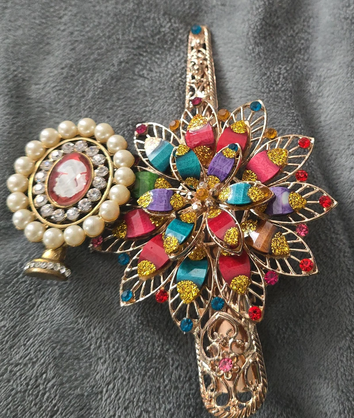 Vintage Cameo and Flower Hair Clips Set