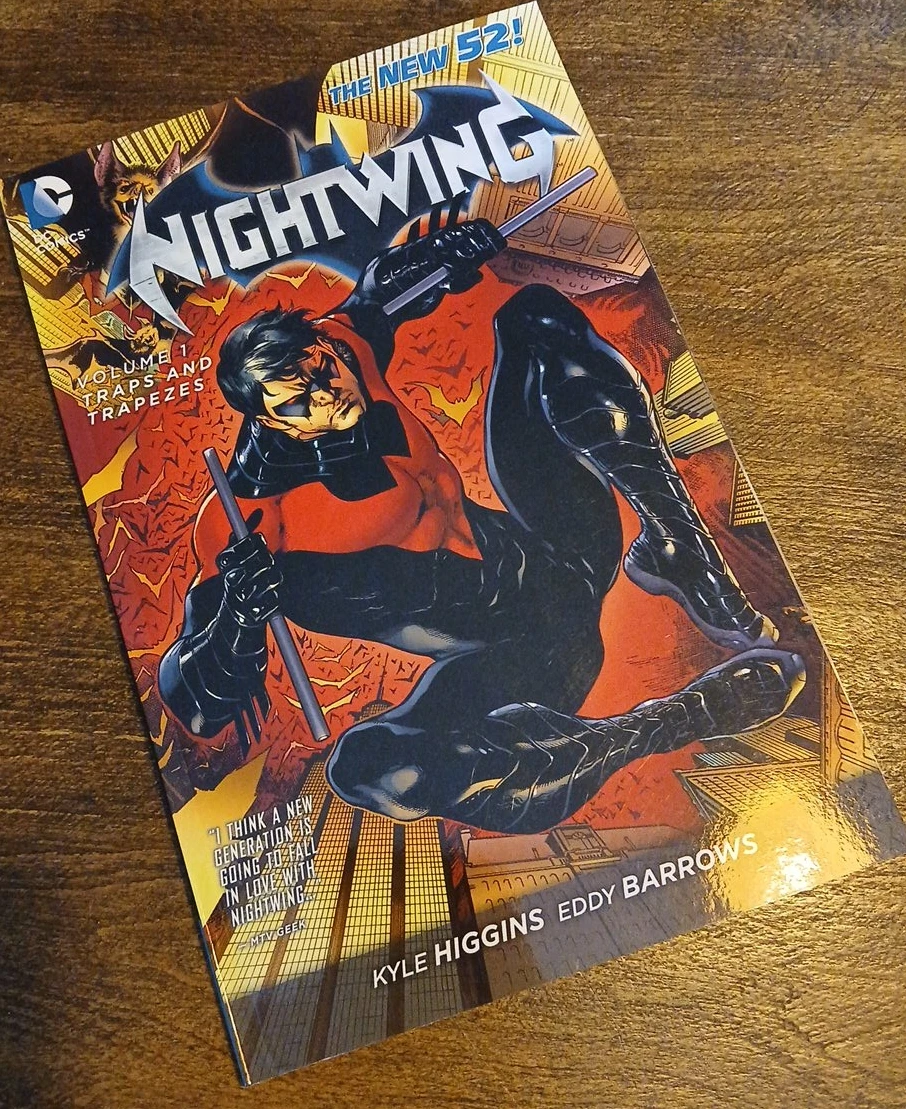 Nightwing Volume 1: Traps and Trapezes Graphic Novel