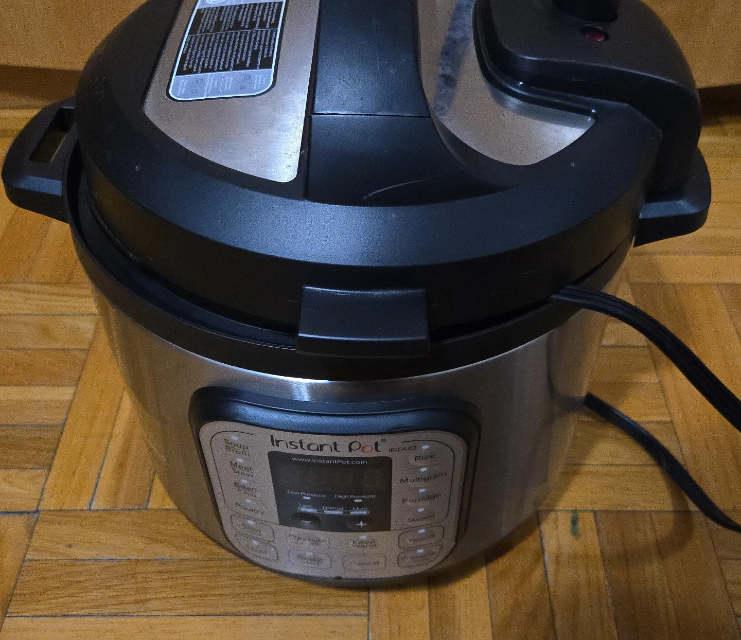 Instant Pot Duo 7-in-1 Electric Pressure Cooker