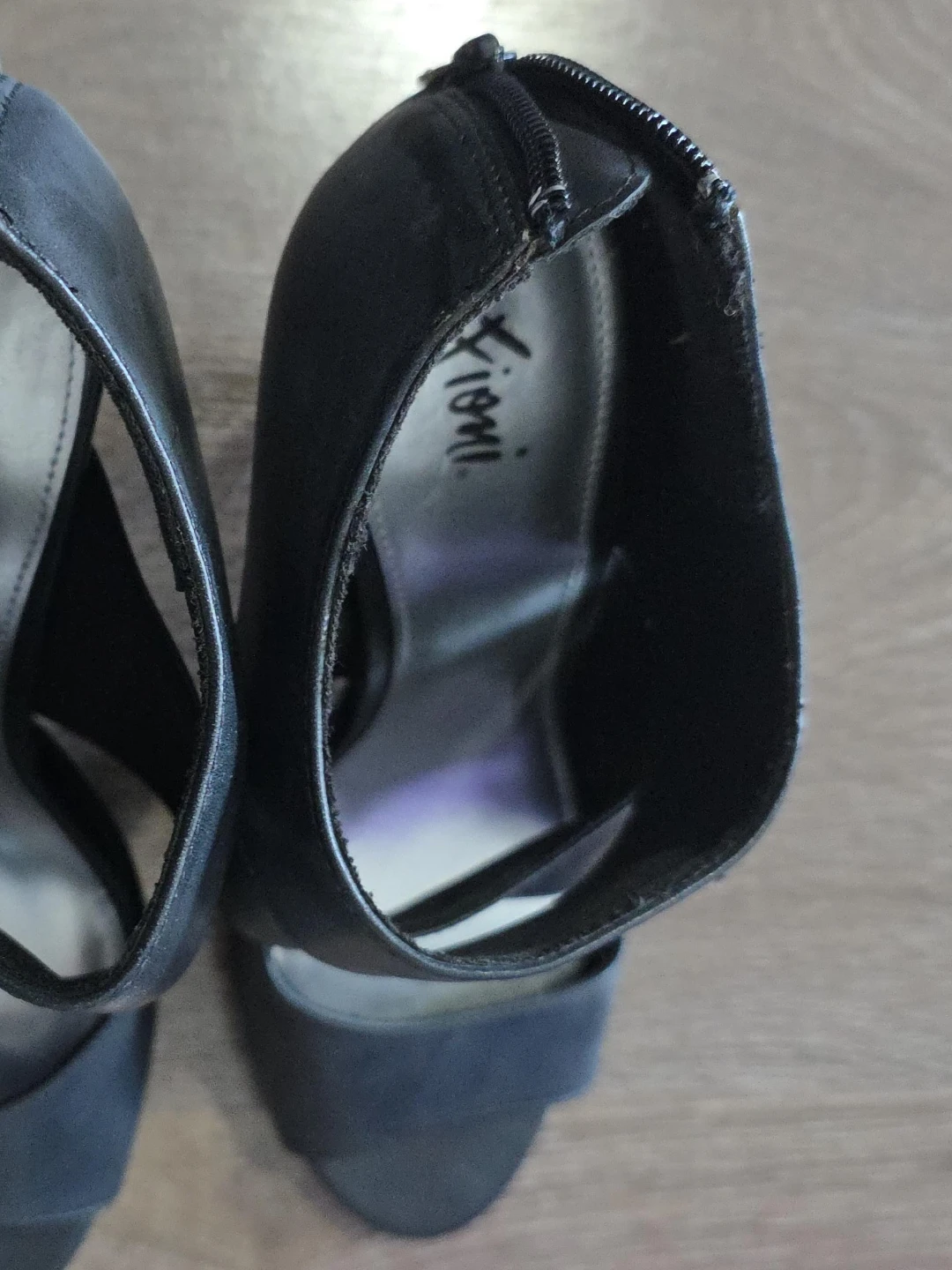 Kioni Black Heeled Sandals