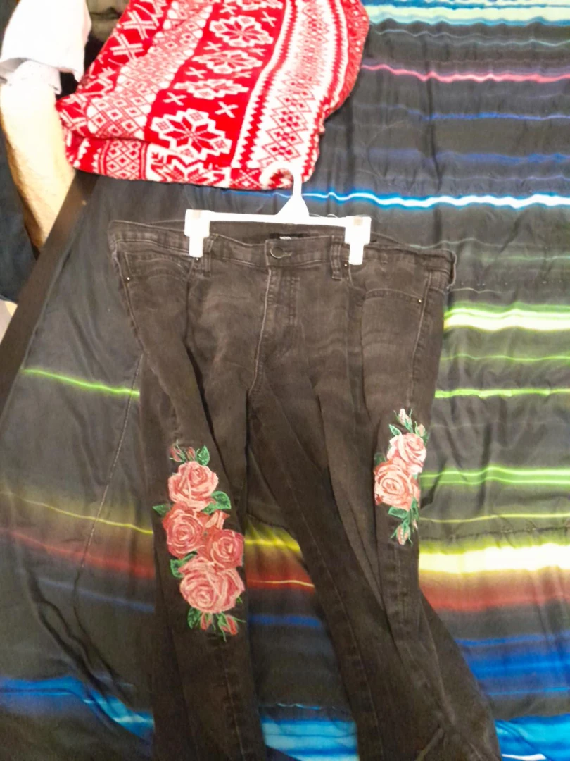 Black Jeans with Rose Embroidery