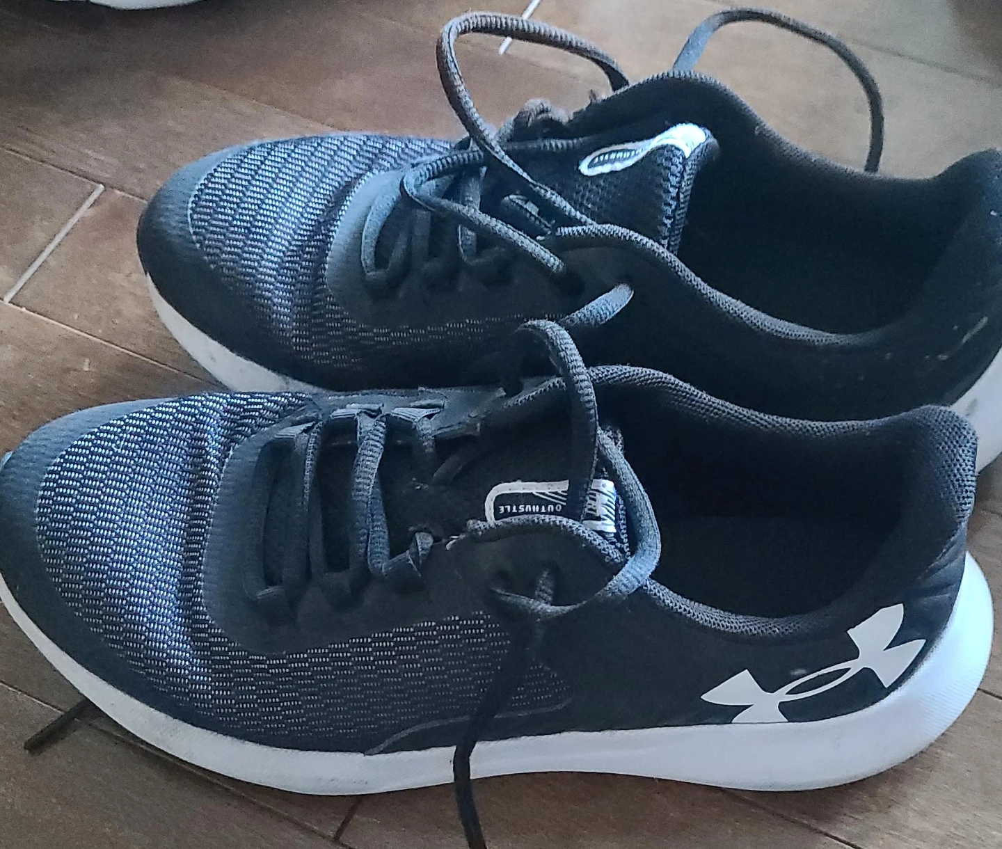Under Armour Hustle Sneakers size 6Y