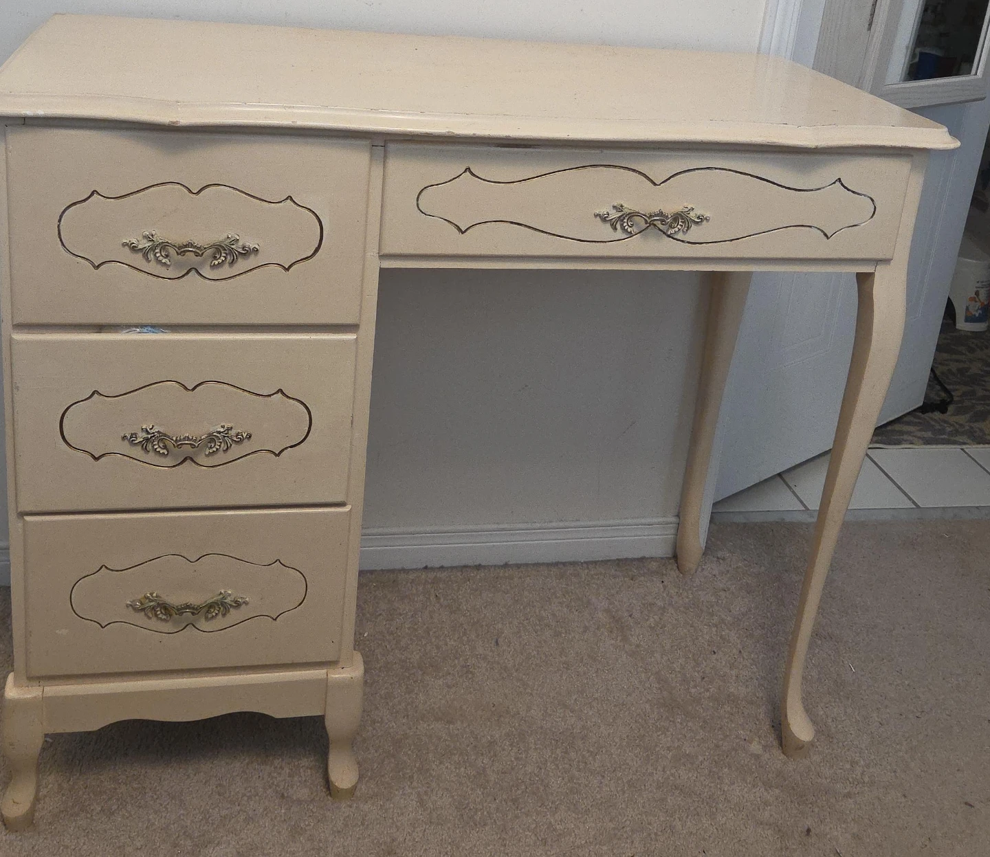 Cream Vintage Vanity Desk with Chair