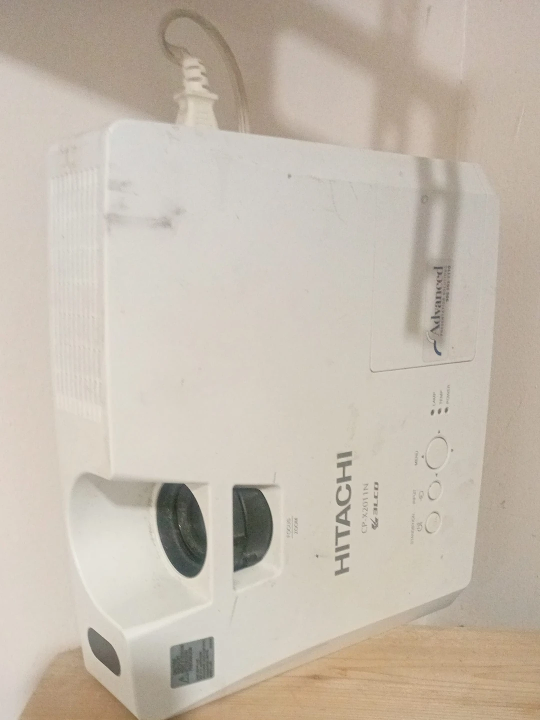 Hitachi CP-X2011N 3LCD Projector