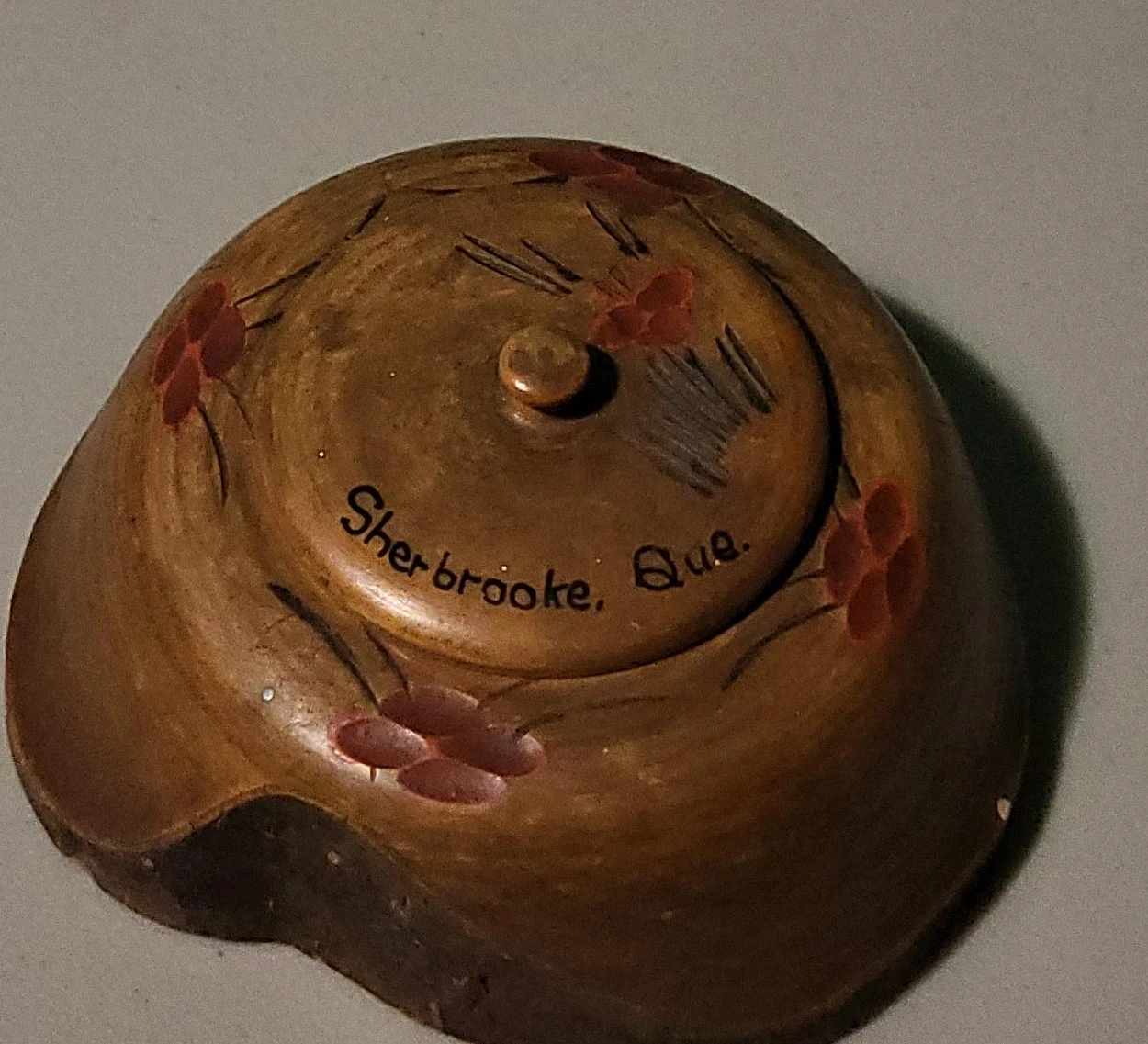 Hand-carved wooden trinket box from Sherbrooke, QC