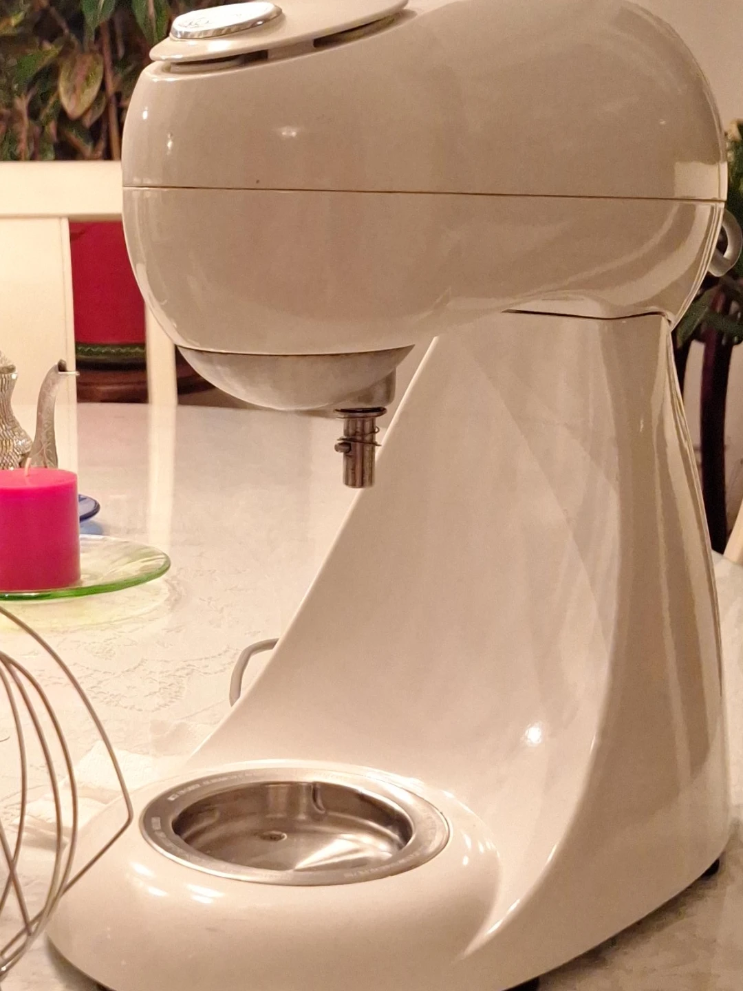 White Stand Mixer